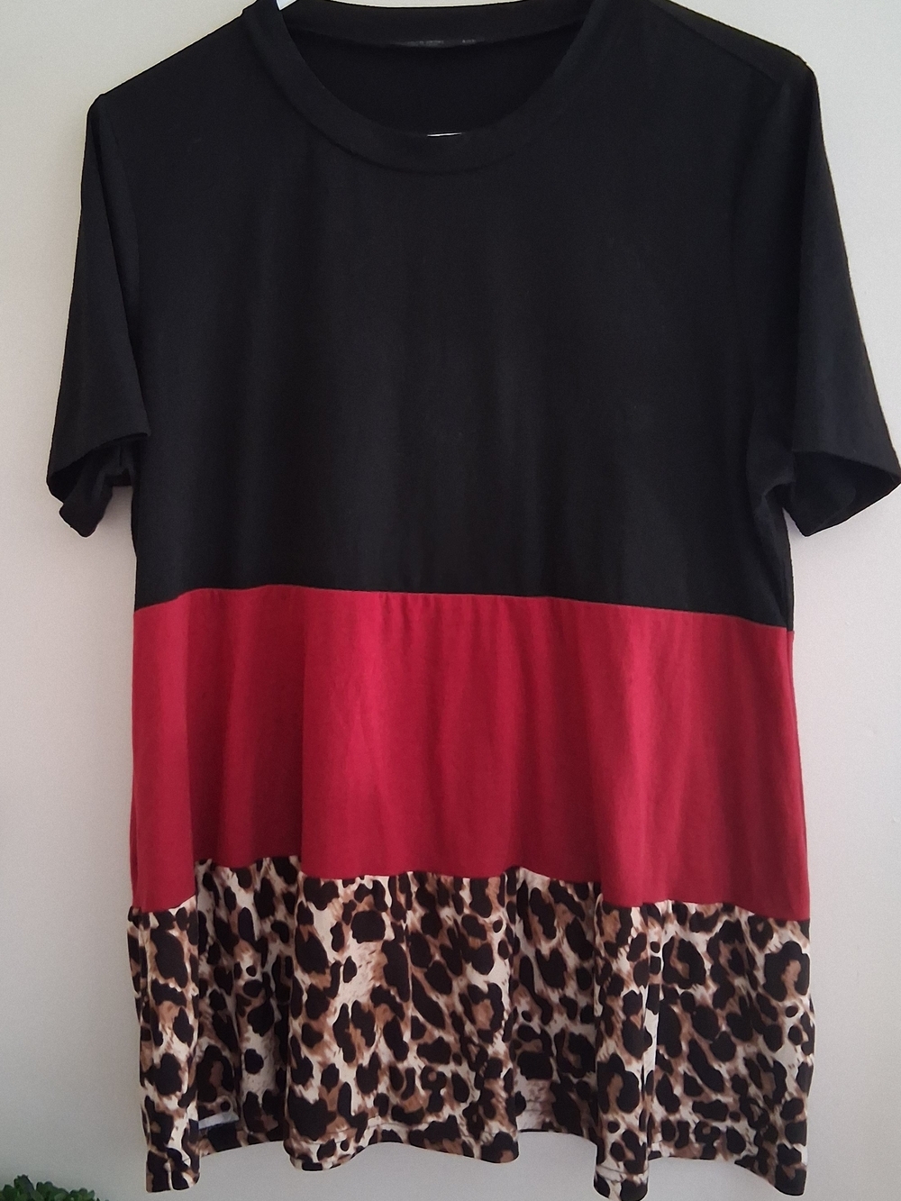 Womans Shein Colorblock Leopard Hem Tee - Black & Red